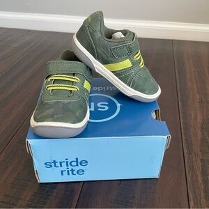 Stride Rite Camo Print Thompson Sneakers Size 4W